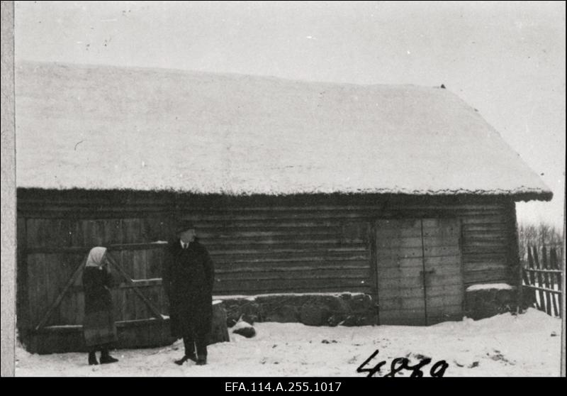 Vabadussõda. Sõjategevus Volmari piirkonnas. Soome vabatahtlikud Eestis. Tallinna garnisoni sõdurite eluolu, spordivõistlused Kalevi spordiväljakul, paraadid, õppused, õppelaagrid. Vabariigi aastapäeva paraadid. Riigikogu istung. Pilte Eesti Sõjamuuseumi eksponaatidest.