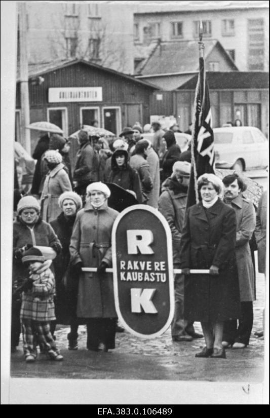 Rakvere Kaubastu töötajad 1.mai miitingul.