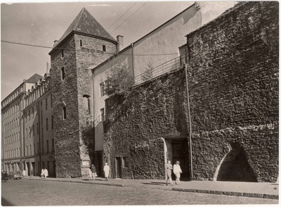 All-city. View of the Assauwe Tower (14th-15th century)  duplicate photo