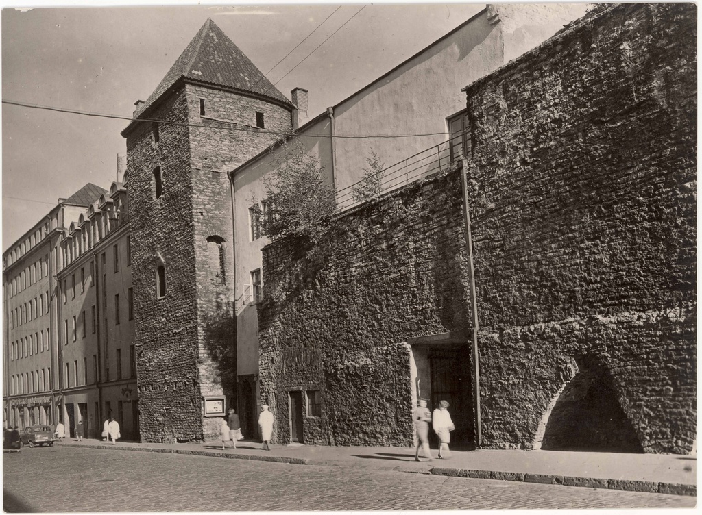 All-city. View of the Assauwe Tower (14th-15th century)