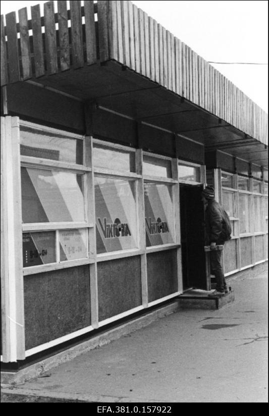 Kauplus-paviljon “Viktoria”.