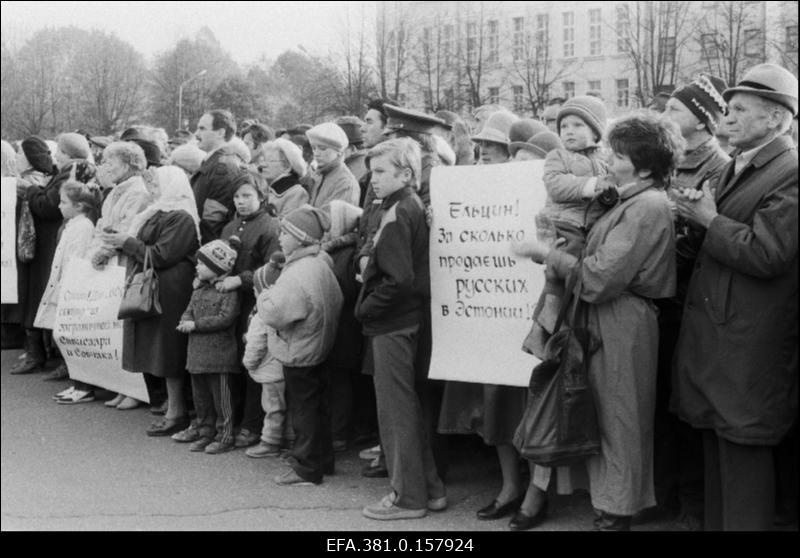 Miiting majanduspiiri kehtestamise vastu Narvas.