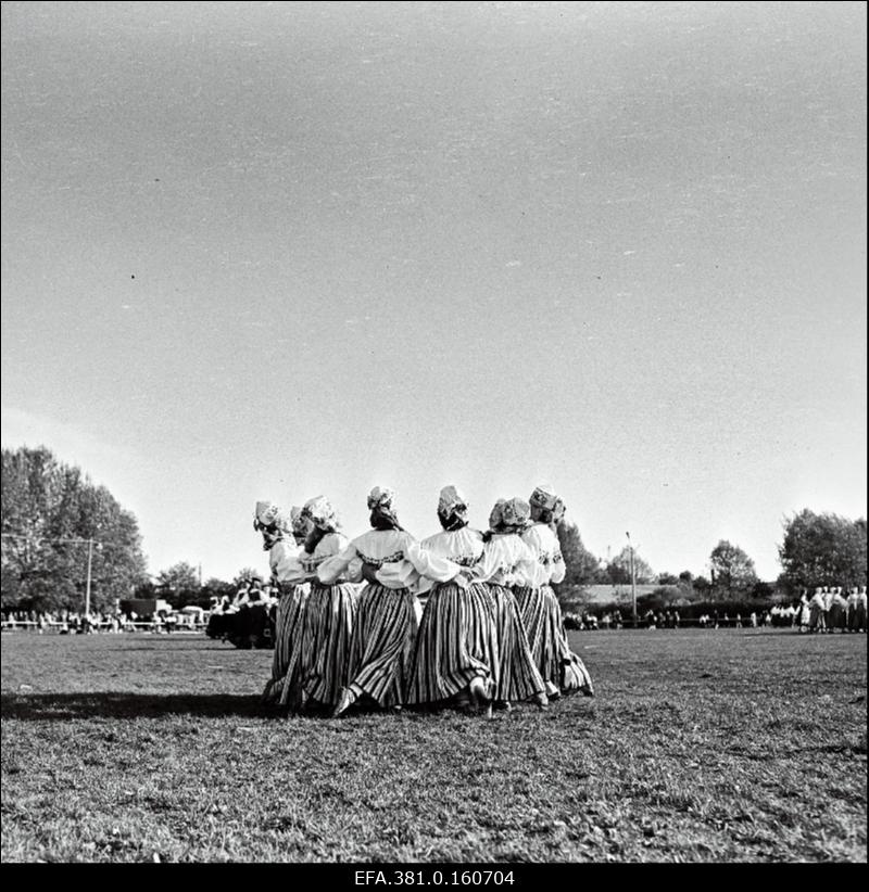 Virumaa tantsupidu “Kalevi” staadionil.