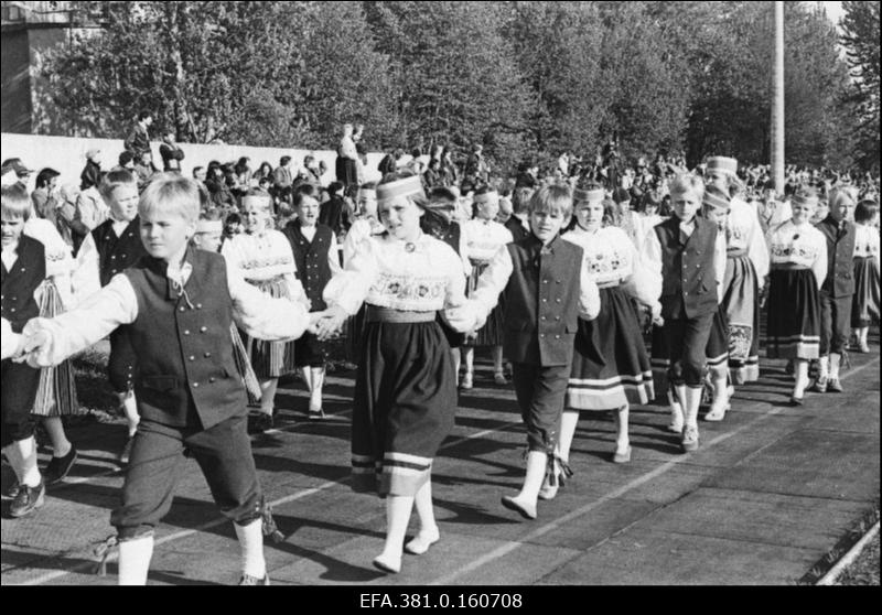 Virumaa tantsupidu “Kalevi” staadionil.