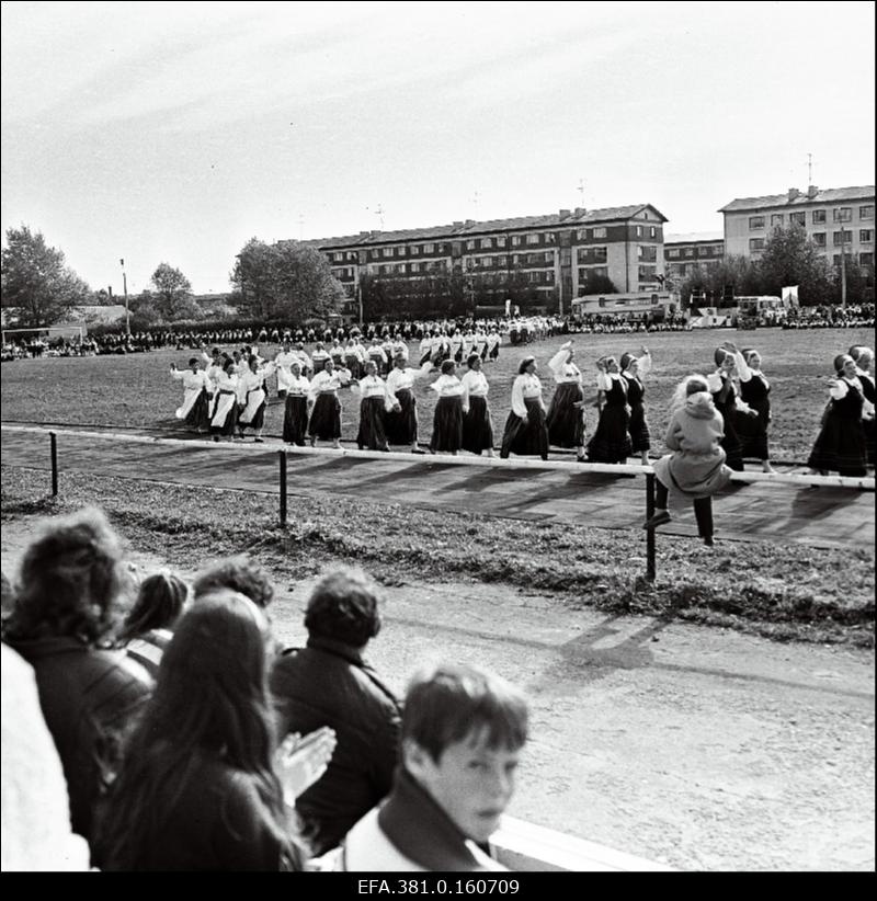 Virumaa tantsupidu “Kalevi” staadionil.