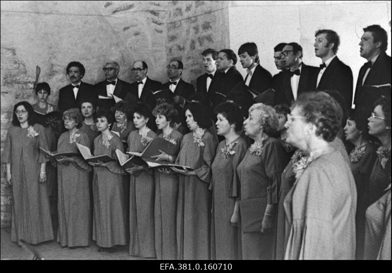 Narva kultuurimaja akadeemilise segakoori kontsert Narva kindluses.