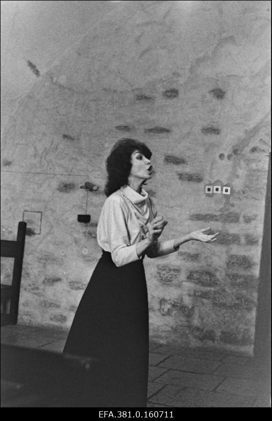 Narva kultuurimaja akadeemilise segakoori kontserti Narva kindluses juhatab dirigent M. Kossolapova.