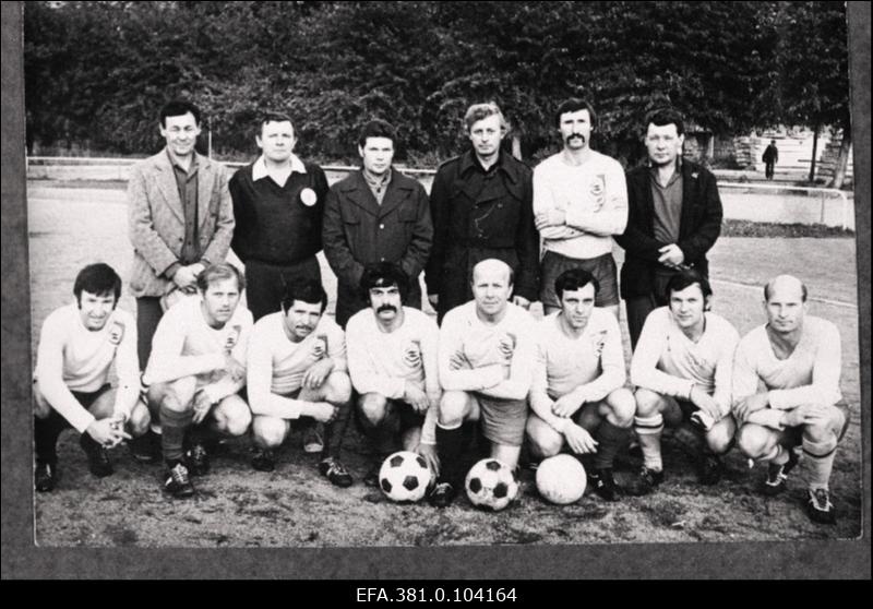Eesti NSV meistrivõistlustel esimese koha võitnud Narva jalgpalli veteranid.