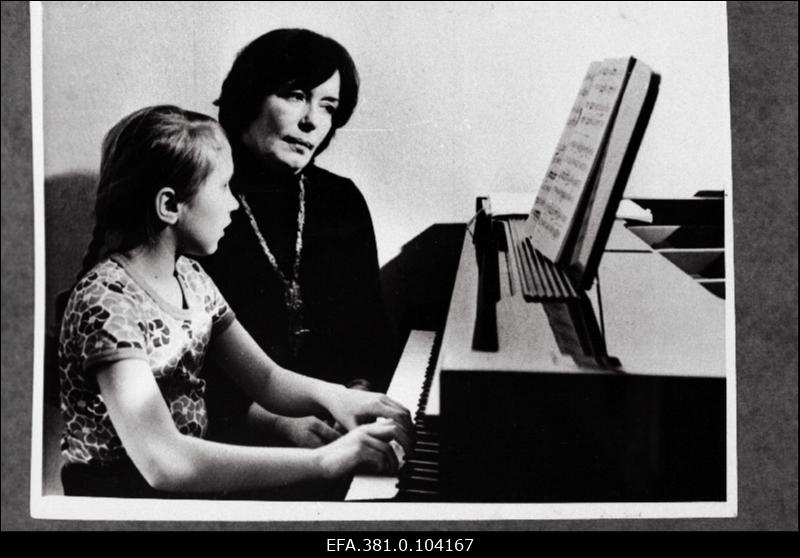 Narva Laste Muusikakooli õpetaja Mariana Nelson.