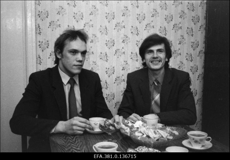 Afganistanis sõjaväes teeninud puuvillakombinaadi "Kreenholmi Manufaktuur" töötaja Aleksandr Safonov (paremal) ja Aleksandr Kudrjavtsev.