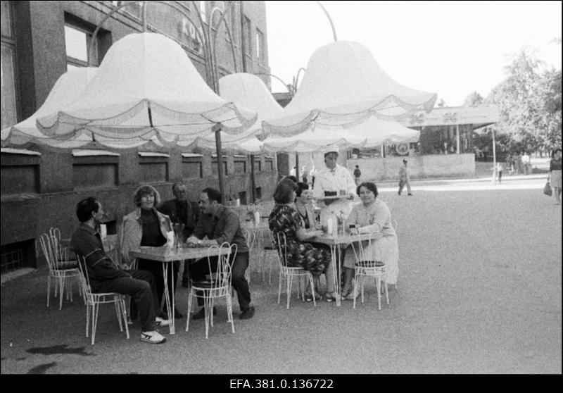 Vaade kohviku "Narva" välikohvikule.