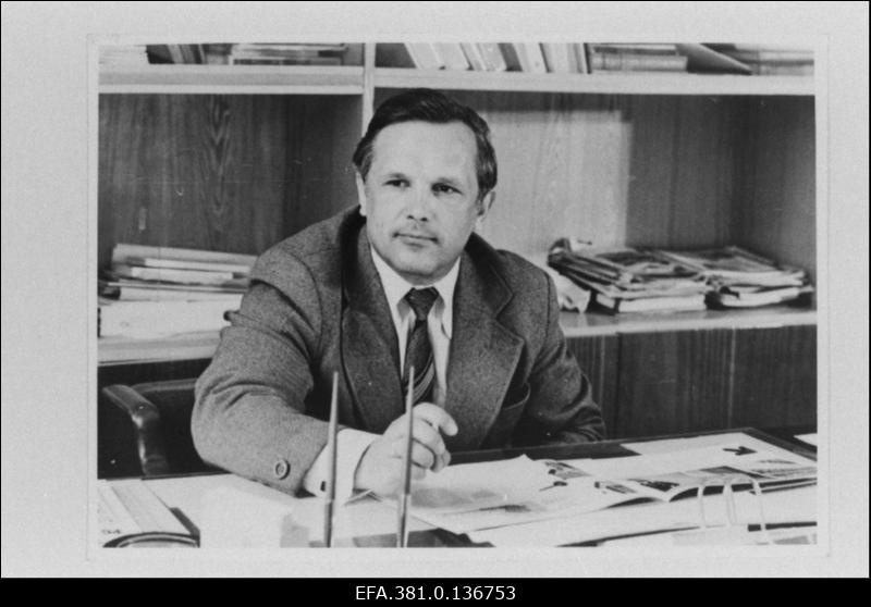 NLKP XXVII kongressi delegaat, puuvillakombinaadi "Kreenholmi Manufaktuur" peadirektor O. Klušin.