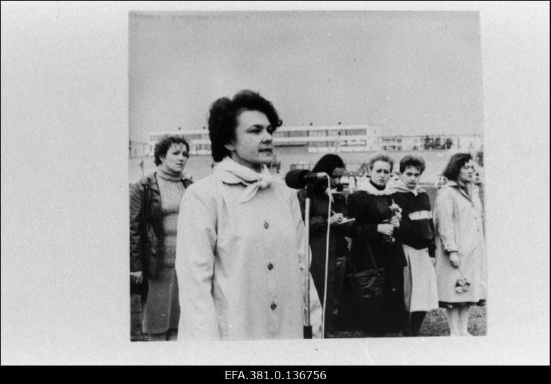 Kunstipeo Narvas avab EKP Narva Linnakomitee sekretär L. Kulikova.