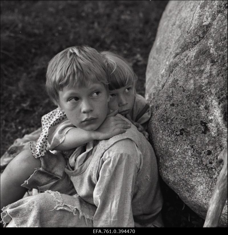 Stuudio "Tallinnfilm" muusikaline lastefilm "Nukitsamees" filmivõtted. 
Kusti rollis Ülari Kirsipuu ja Iti rollis Anna-Liisa Kurve.