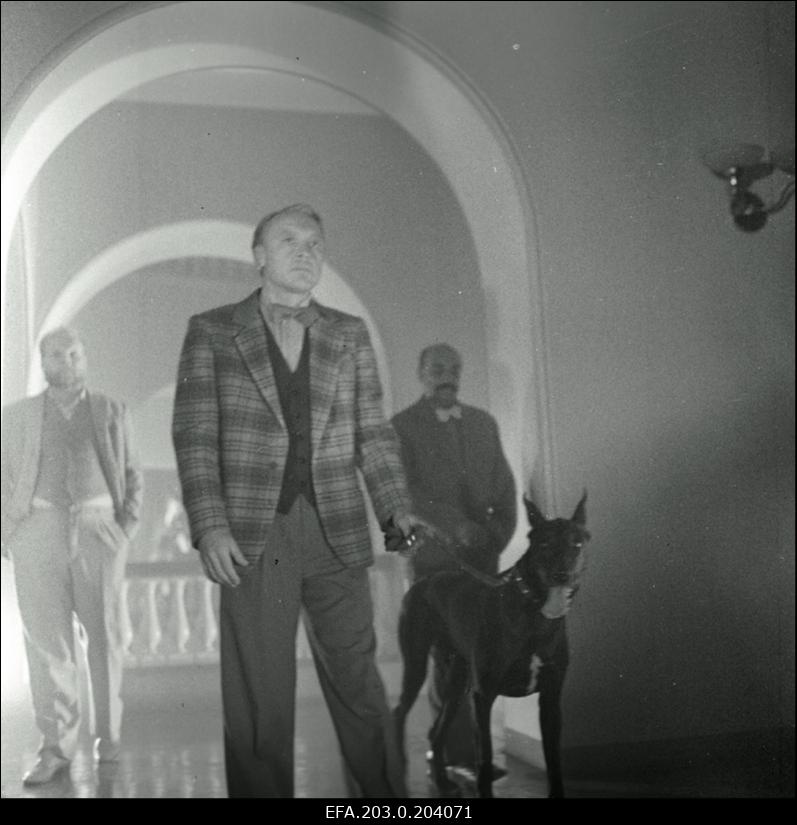 Tallinnfilmi mängufilm "Bande". Esiplaanil Shad O'Rory (Rein Malmsten), taustal Jeff (Ain Lutsepp) ja Whisky (Enn Klooren).