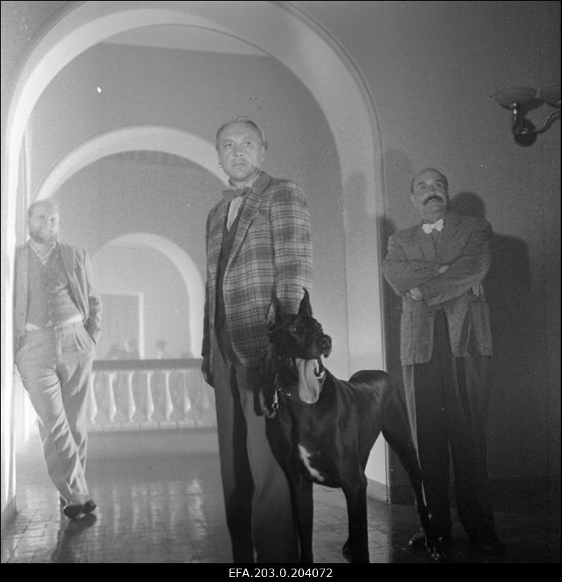 Tallinnfilmi mängufilm "Bande". Esiplaanil Shad O'Rory (Rein Malmsten) koeraga, paremal Whisky (Enn Klooren) ja taga Jeff (Ain Lutsepp).