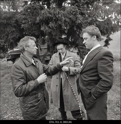Filmi "Metskannikesed" võtted. Režissöör Kaljo Kiisk, Tõnu rollis Arvo Kukumägi, Reinu rollis Arvo Kukumägi  similar photo