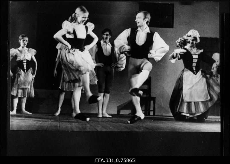 Stseen P. L. Herteli balletist "Asjatu ettevaatus" RAT "Vanemuises". Paremalt: Villu Vähk, Uno Ratt, Juri Latko (taga keskel), Anne Kuldva, Epp Randla.