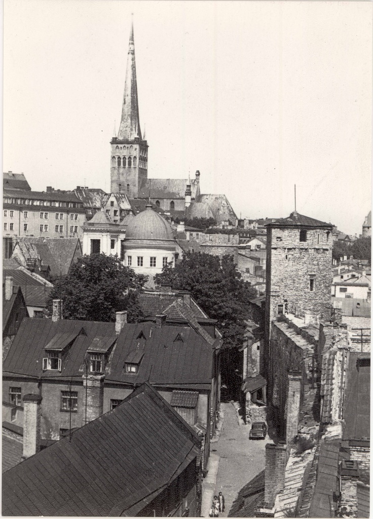 All-city. View of the SO on Müürivahe Street and the tower from the Helleman Tower. In the back of the Olviste Church