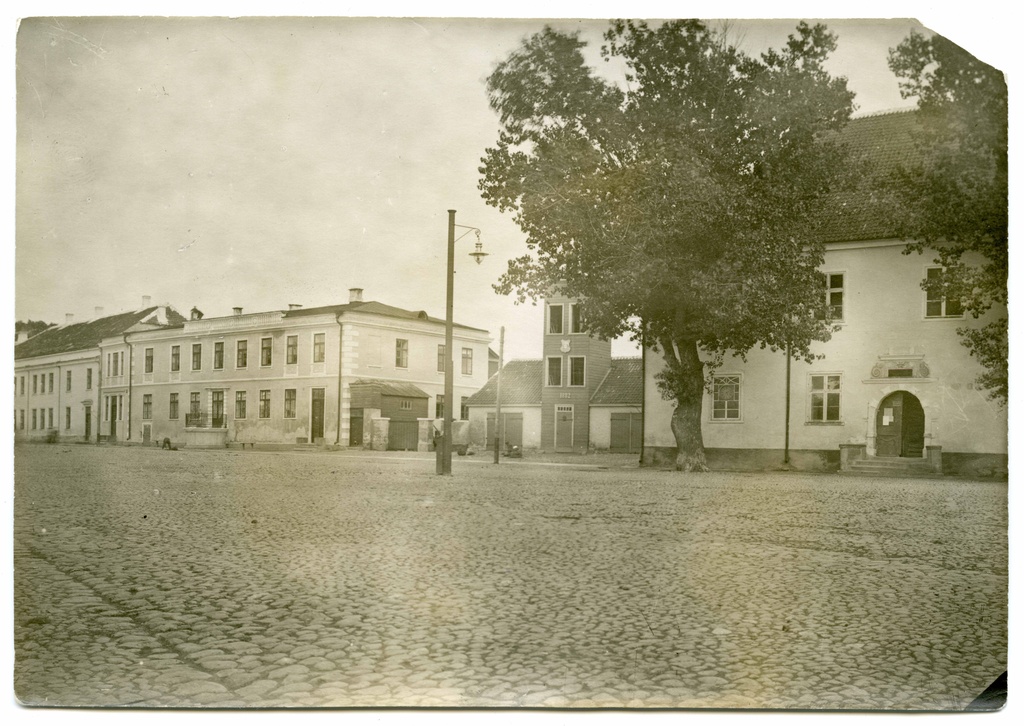 View of Tallinn Street S-side from the corner of the Court of Justice towards o. On the left the building of Tallinn tn 2