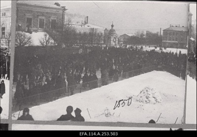 Vabadussõda. Laiarööpalise soomusrongi nr.2 sõdurid marssimas Viru tänaval rongi 1.aastapäeval.  duplicate photo