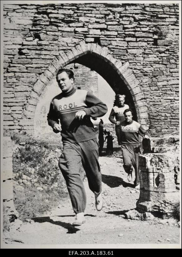 Kaader filmistuudio Tallinnfilm mängufilmist Jahid merel.