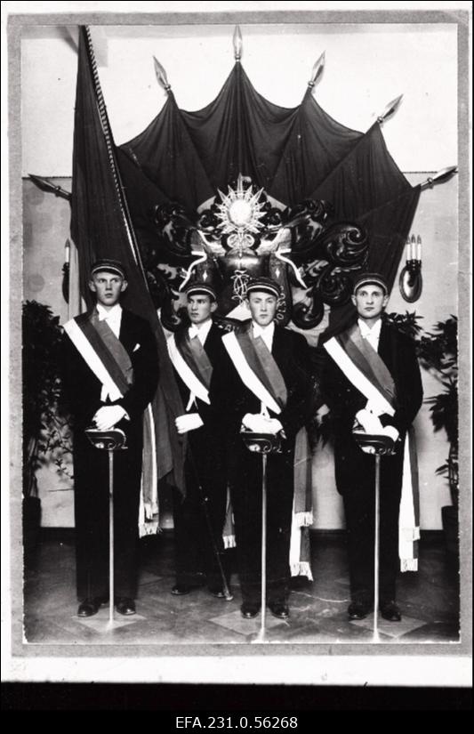 Korporatsiooni „Fraternitas Liviensis“ eestseisus II semestril 1934. aastal (vasakult): E. Elman, L. Koppel, E. Redel, U. Kuusik.