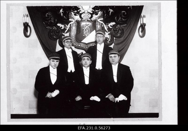 Korporatsiooni "Fraternitas Liviensis“ vilistlaste kogu eestseisus 15. aastapäeval (vasakult): Ch. Volmer, A. Imelik, J. Rrunkof, C. Vomer, R. Miron.