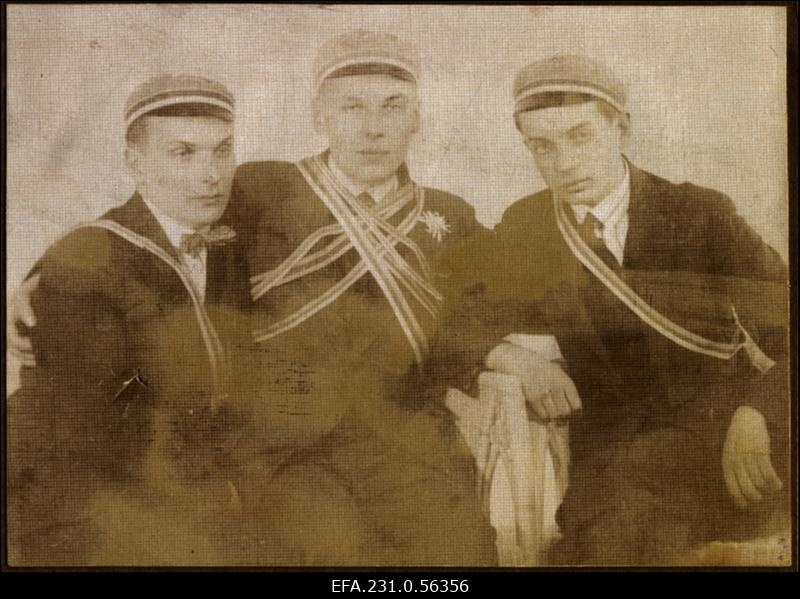 Korporatsiooni "Sakala" liikmed Harald, Ferdinand ja Albert Mändik.