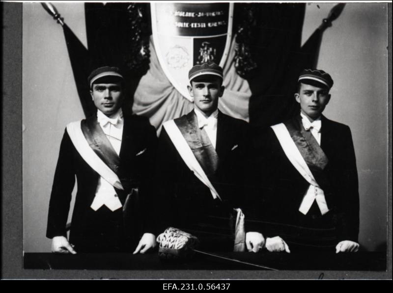 Korporatsiooni „Fraternitas Estica“  eestseisus II semestril 1937. aastal (vasakult) s/a abiesimees E. Waldin, s/a esimees R. Laube, s/a kirjatoimetaja G. Lipp.