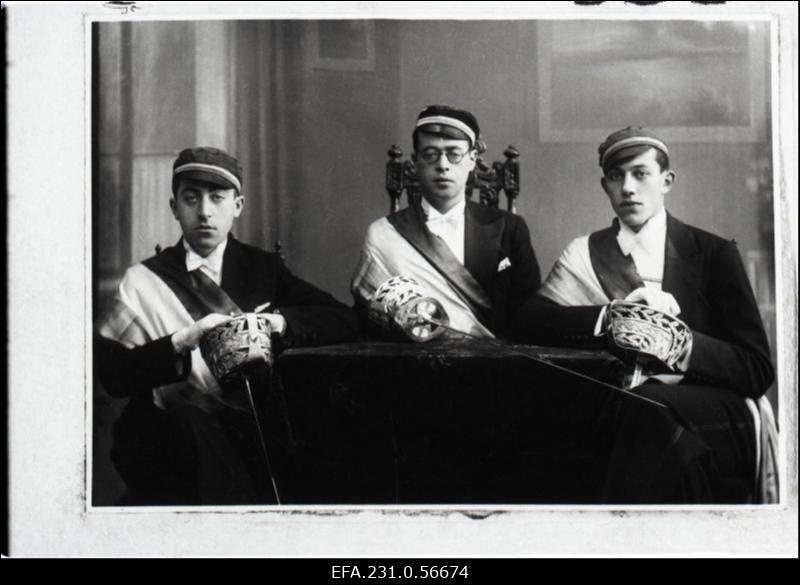 Korporatsiooni „Limuvia“ eestseisus I semestril 1935. aastal, (vasakult) V. Spungin, I. Muršak, I. Tuhh.