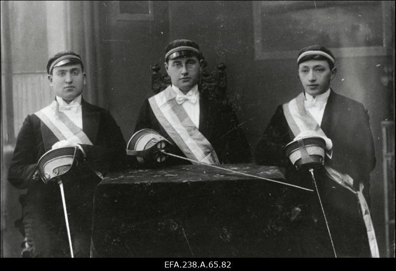 Korporatsiooni Limuvia eestseisus I semistril 1927.a (vasakult): T. Feimann, Ch. Sack, I. Morein.