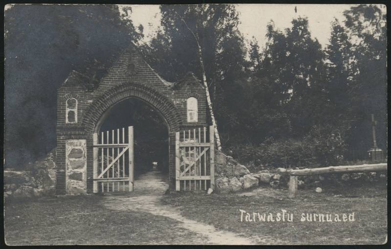 fotopostkaart, Tarvastu khk, Tarvastu surnuaed, värav, postitempel 17.08.1921, u 1920
