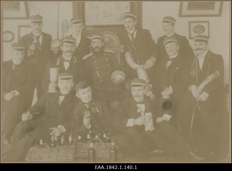 Korporatsiooni Fraternitas Dorpatensise liikmed arvatavasti kaatripäeval, grupifoto