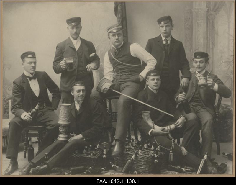 Korporatsiooni Fraternitas Dorpatensise rebased koos oldermanniga, grupifoto