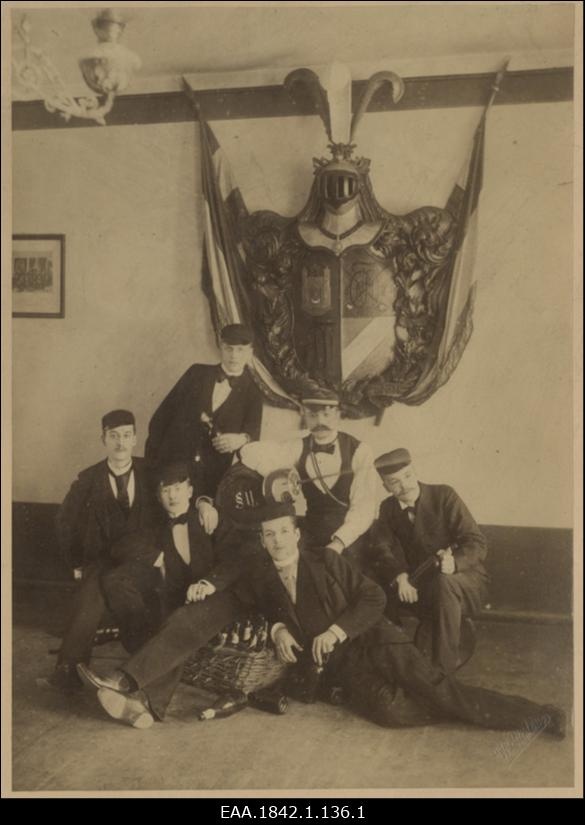 Korporatsiooni Fraternitas Dorpatensise rebased koos oldermanniga, grupifoto