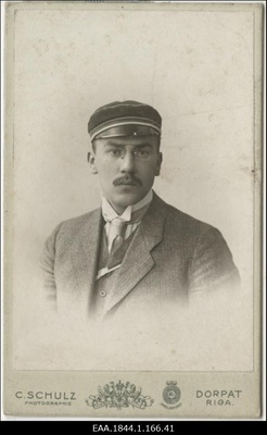 Korporatsiooni "Livonia" liige Hugubert von Brehm, portreefoto  duplicate photo