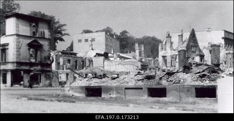 Varemed Võidu ja Uueturu tänava nurgal.