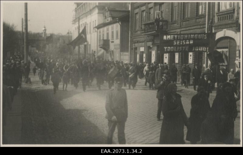 Esimese mai rahvusvahelise töörahvapüha demonstratsioon Tartus 01.05.1931, rongkäik Raatuse tänaval