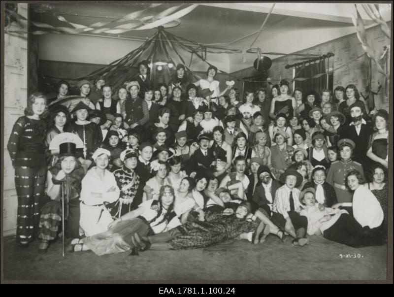 Eesti Naisüliõpilaste Seltsi mardipäeva karneval, grupifoto