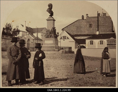 Barclay de Tolly monument  duplicate photo