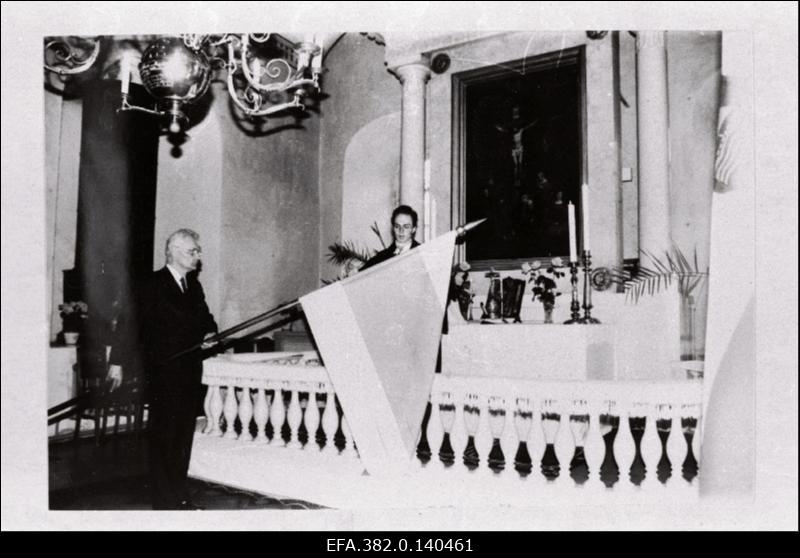 Kuressaare linna lipu õnnistamine Maa päeval.