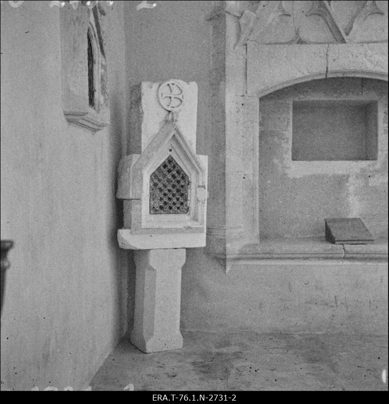 Kuressaare loss. Vaade lossikanali kagunurka