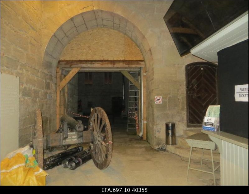 Kuressaare piiskopilinnus. Sisevaade.