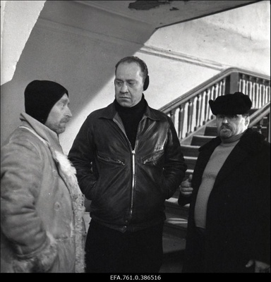 Filmi "Äratus" filmimine. Robert Gutman Talumehe osas. Felix Kark Ants Tammemetsa osas. Tõnu Kark Voldemar Rassi osas.  duplicate photo