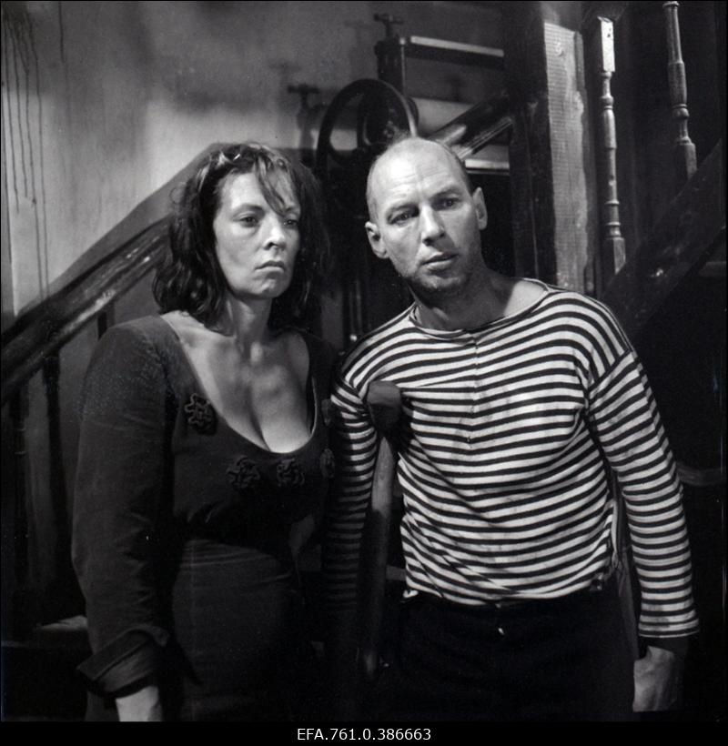 Filmi "Äratus" filmimine. Ülle Kaljuste Saareaugu Aliide osas. Väino Laes Saareaugu Arnoldi osas.