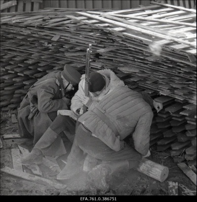 Filmi "Äratus" filmimine. Määritsa lahing. Sergei Tšerkassov I ohvitseri osas. Mati Klooren Richardi Sassi osas. Jaan Rekkor Peeter Kängsepa osas.  similar photo