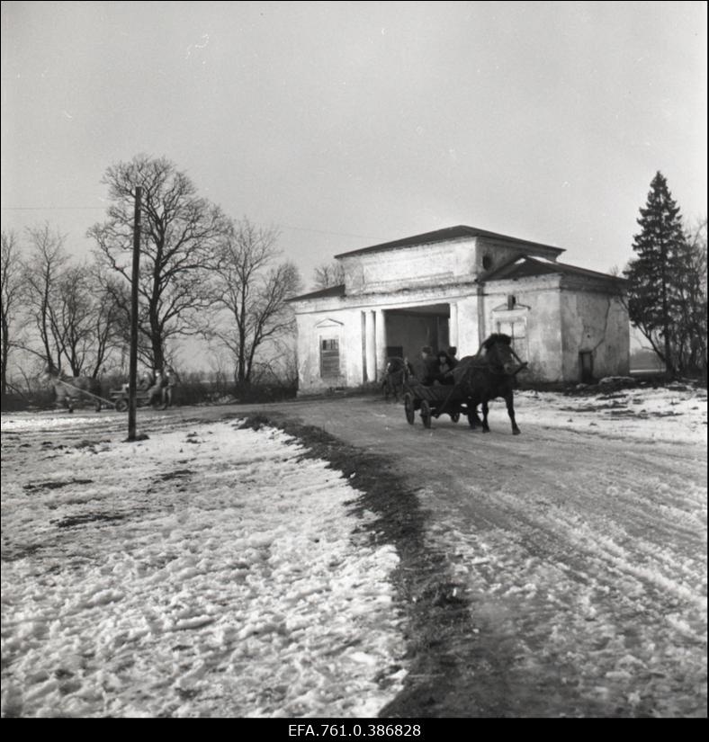 Filmi "Äratus" filmimine. Küüditajad vankritel sõidavad välja.