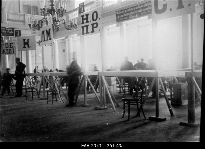 Valimised Tartu ülikooli peahoone aulas