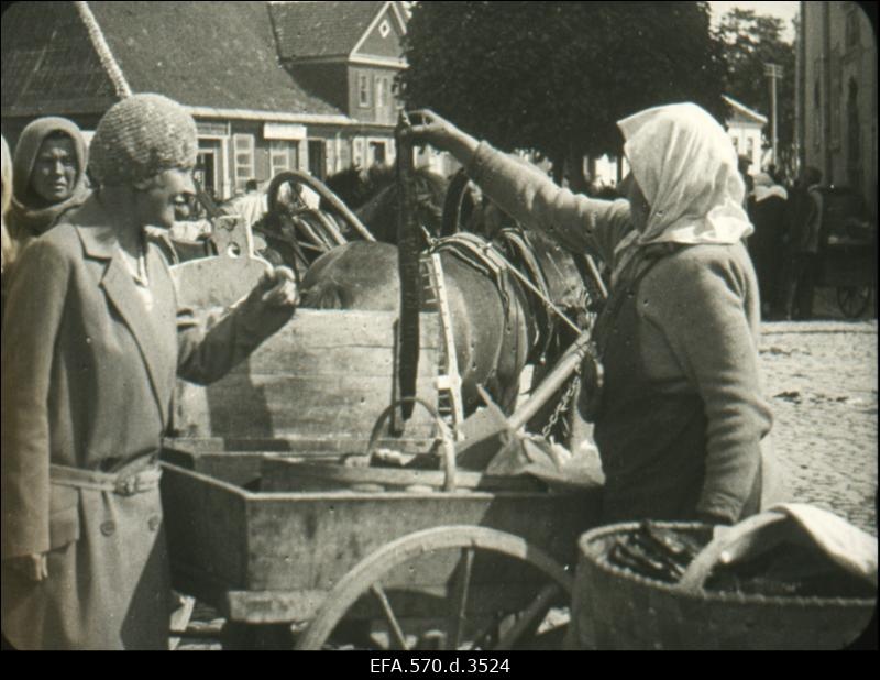 Turg Kuressaare südalinnas.